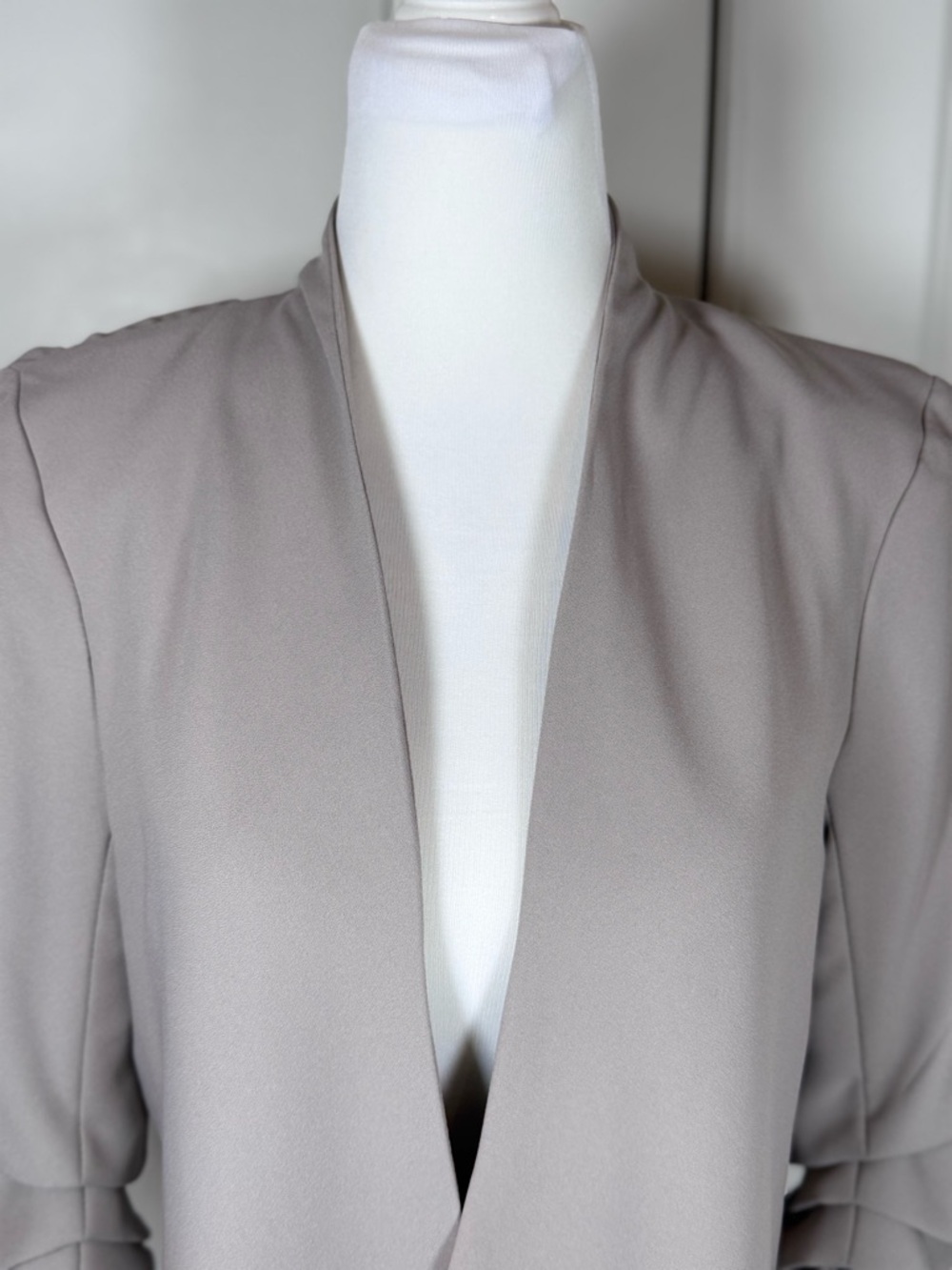 Maison d Amelie Taupe Open Front Blazer Ruched Sleeve Minimalist Workwear XS - Picture 3 of 8